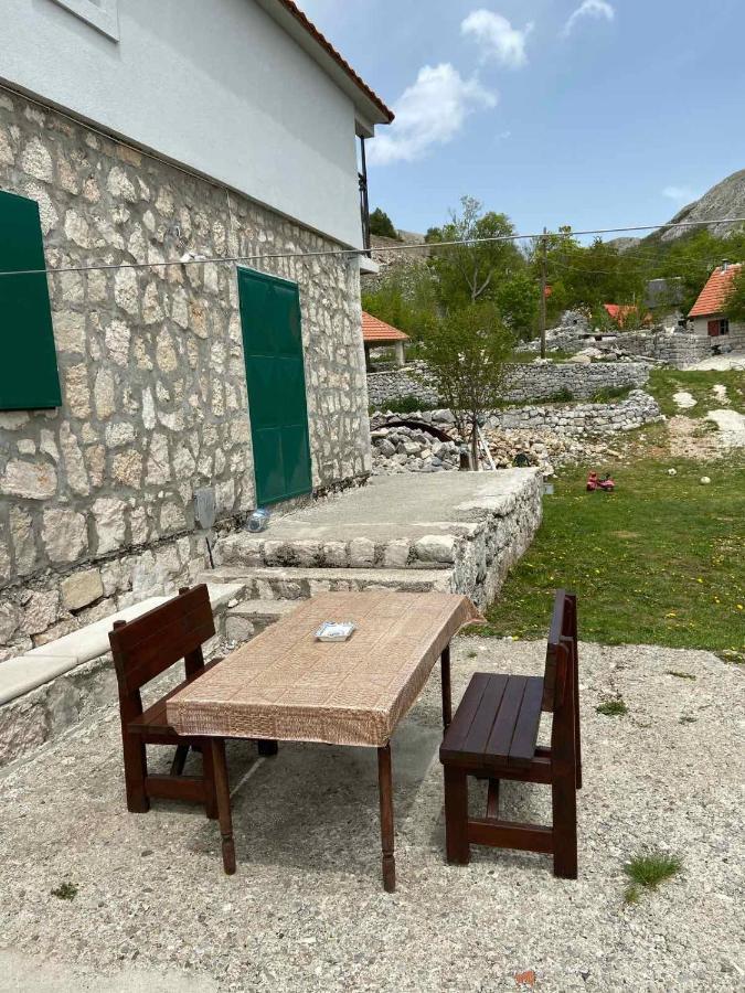 Guest House Markovic Lovcen 采蒂涅 外观 照片